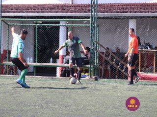 
<a style='margin-left: 5px;' class='btn btn-xs btn-social btn-facebook' href='https://www.facebook.com/sharer/sharer.php?u=https://boladovale.com.br/imgs/800-800-90/conteudo/fotos/1365/img9734.jpg' rel='popup' data-width='500' data-height='400'><i class='fa fa-facebook'></i>Compartilhar <span class='hidden-xs'>no Facebook</span>
</a> 
<a class='btn btn-default btn-xs' target='_blank' href='imgs/800-800-90/conteudo/fotos/1365/img9734.jpg'>
<span class='glyphicon glyphicon-cloud-download'></span> Salvar
</a> 
<span></span>
