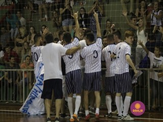 
<a style='margin-left: 5px;' class='btn btn-xs btn-social btn-facebook' href='https://www.facebook.com/sharer/sharer.php?u=https://boladovale.com.br/imgs/800-800-90/conteudo/fotos/1367/mg0433.jpg' rel='popup' data-width='500' data-height='400'><i class='fa fa-facebook'></i>Compartilhar <span class='hidden-xs'>no Facebook</span>
</a> 
<a class='btn btn-default btn-xs' target='_blank' href='imgs/800-800-90/conteudo/fotos/1367/mg0433.jpg'>
<span class='glyphicon glyphicon-cloud-download'></span> Salvar
</a> 
<span></span>