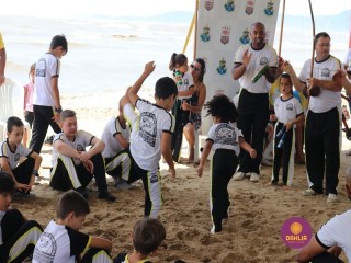 
<a style='margin-left: 5px;' class='btn btn-xs btn-social btn-facebook' href='https://www.facebook.com/sharer/sharer.php?u=https://boladovale.com.br/imgs/800-800-90/conteudo/fotos/1375/img2999.jpg' rel='popup' data-width='500' data-height='400'><i class='fa fa-facebook'></i>Compartilhar <span class='hidden-xs'>no Facebook</span>
</a> 
<a class='btn btn-default btn-xs' target='_blank' href='imgs/800-800-90/conteudo/fotos/1375/img2999.jpg'>
<span class='glyphicon glyphicon-cloud-download'></span> Salvar
</a> 
<span></span>