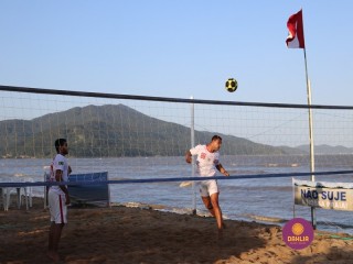 
<a style='margin-left: 5px;' class='btn btn-xs btn-social btn-facebook' href='https://www.facebook.com/sharer/sharer.php?u=https://boladovale.com.br/imgs/800-800-90/conteudo/fotos/1376/img3271.jpg' rel='popup' data-width='500' data-height='400'><i class='fa fa-facebook'></i>Compartilhar <span class='hidden-xs'>no Facebook</span>
</a> 
<a class='btn btn-default btn-xs' target='_blank' href='imgs/800-800-90/conteudo/fotos/1376/img3271.jpg'>
<span class='glyphicon glyphicon-cloud-download'></span> Salvar
</a> 
<span></span>