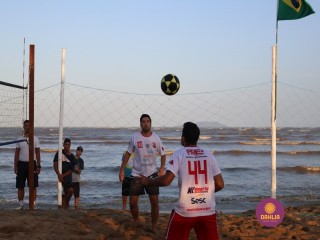 
<a style='margin-left: 5px;' class='btn btn-xs btn-social btn-facebook' href='https://www.facebook.com/sharer/sharer.php?u=https://boladovale.com.br/imgs/800-800-90/conteudo/fotos/1376/img3305.jpg' rel='popup' data-width='500' data-height='400'><i class='fa fa-facebook'></i>Compartilhar <span class='hidden-xs'>no Facebook</span>
</a> 
<a class='btn btn-default btn-xs' target='_blank' href='imgs/800-800-90/conteudo/fotos/1376/img3305.jpg'>
<span class='glyphicon glyphicon-cloud-download'></span> Salvar
</a> 
<span></span>