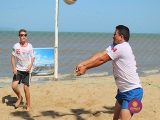 
<a style='margin-left: 5px;' class='btn btn-xs btn-social btn-facebook' href='https://www.facebook.com/sharer/sharer.php?u=https://boladovale.com.br/imgs/800-800-90/conteudo/fotos/1377/img3702.jpg' rel='popup' data-width='500' data-height='400'><i class='fa fa-facebook'></i>Compartilhar <span class='hidden-xs'>no Facebook</span>
</a> 
<a class='btn btn-default btn-xs' target='_blank' href='imgs/800-800-90/conteudo/fotos/1377/img3702.jpg'>
<span class='glyphicon glyphicon-cloud-download'></span> Salvar
</a> 
<span></span>