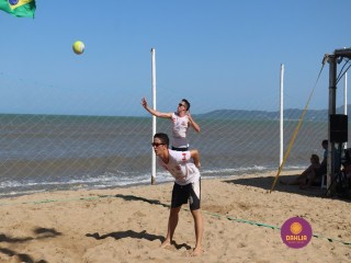 
<a style='margin-left: 5px;' class='btn btn-xs btn-social btn-facebook' href='https://www.facebook.com/sharer/sharer.php?u=https://boladovale.com.br/imgs/800-800-90/conteudo/fotos/1377/img3718.jpg' rel='popup' data-width='500' data-height='400'><i class='fa fa-facebook'></i>Compartilhar <span class='hidden-xs'>no Facebook</span>
</a> 
<a class='btn btn-default btn-xs' target='_blank' href='imgs/800-800-90/conteudo/fotos/1377/img3718.jpg'>
<span class='glyphicon glyphicon-cloud-download'></span> Salvar
</a> 
<span></span>