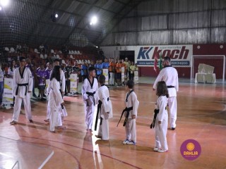 
<a style='margin-left: 5px;' class='btn btn-xs btn-social btn-facebook' href='https://www.facebook.com/sharer/sharer.php?u=https://boladovale.com.br/imgs/800-800-90/conteudo/fotos/1381/img4135.jpg' rel='popup' data-width='500' data-height='400'><i class='fa fa-facebook'></i>Compartilhar <span class='hidden-xs'>no Facebook</span>
</a> 
<a class='btn btn-default btn-xs' target='_blank' href='imgs/800-800-90/conteudo/fotos/1381/img4135.jpg'>
<span class='glyphicon glyphicon-cloud-download'></span> Salvar
</a> 
<span></span>