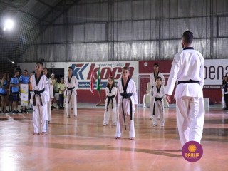 
<a style='margin-left: 5px;' class='btn btn-xs btn-social btn-facebook' href='https://www.facebook.com/sharer/sharer.php?u=https://boladovale.com.br/imgs/800-800-90/conteudo/fotos/1381/img4136.jpg' rel='popup' data-width='500' data-height='400'><i class='fa fa-facebook'></i>Compartilhar <span class='hidden-xs'>no Facebook</span>
</a> 
<a class='btn btn-default btn-xs' target='_blank' href='imgs/800-800-90/conteudo/fotos/1381/img4136.jpg'>
<span class='glyphicon glyphicon-cloud-download'></span> Salvar
</a> 
<span></span>