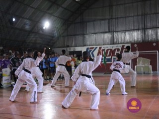 
<a style='margin-left: 5px;' class='btn btn-xs btn-social btn-facebook' href='https://www.facebook.com/sharer/sharer.php?u=https://boladovale.com.br/imgs/800-800-90/conteudo/fotos/1381/img4142.jpg' rel='popup' data-width='500' data-height='400'><i class='fa fa-facebook'></i>Compartilhar <span class='hidden-xs'>no Facebook</span>
</a> 
<a class='btn btn-default btn-xs' target='_blank' href='imgs/800-800-90/conteudo/fotos/1381/img4142.jpg'>
<span class='glyphicon glyphicon-cloud-download'></span> Salvar
</a> 
<span></span>