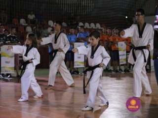 
<a style='margin-left: 5px;' class='btn btn-xs btn-social btn-facebook' href='https://www.facebook.com/sharer/sharer.php?u=https://boladovale.com.br/imgs/800-800-90/conteudo/fotos/1381/img4145.jpg' rel='popup' data-width='500' data-height='400'><i class='fa fa-facebook'></i>Compartilhar <span class='hidden-xs'>no Facebook</span>
</a> 
<a class='btn btn-default btn-xs' target='_blank' href='imgs/800-800-90/conteudo/fotos/1381/img4145.jpg'>
<span class='glyphicon glyphicon-cloud-download'></span> Salvar
</a> 
<span></span>