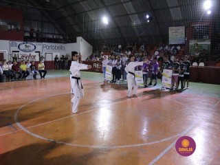 
<a style='margin-left: 5px;' class='btn btn-xs btn-social btn-facebook' href='https://www.facebook.com/sharer/sharer.php?u=https://boladovale.com.br/imgs/800-800-90/conteudo/fotos/1381/img4159.jpg' rel='popup' data-width='500' data-height='400'><i class='fa fa-facebook'></i>Compartilhar <span class='hidden-xs'>no Facebook</span>
</a> 
<a class='btn btn-default btn-xs' target='_blank' href='imgs/800-800-90/conteudo/fotos/1381/img4159.jpg'>
<span class='glyphicon glyphicon-cloud-download'></span> Salvar
</a> 
<span></span>