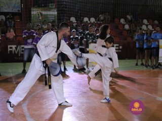 
<a style='margin-left: 5px;' class='btn btn-xs btn-social btn-facebook' href='https://www.facebook.com/sharer/sharer.php?u=https://boladovale.com.br/imgs/800-800-90/conteudo/fotos/1381/img4166.jpg' rel='popup' data-width='500' data-height='400'><i class='fa fa-facebook'></i>Compartilhar <span class='hidden-xs'>no Facebook</span>
</a> 
<a class='btn btn-default btn-xs' target='_blank' href='imgs/800-800-90/conteudo/fotos/1381/img4166.jpg'>
<span class='glyphicon glyphicon-cloud-download'></span> Salvar
</a> 
<span></span>