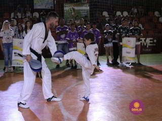 
<a style='margin-left: 5px;' class='btn btn-xs btn-social btn-facebook' href='https://www.facebook.com/sharer/sharer.php?u=https://boladovale.com.br/imgs/800-800-90/conteudo/fotos/1381/img4167.jpg' rel='popup' data-width='500' data-height='400'><i class='fa fa-facebook'></i>Compartilhar <span class='hidden-xs'>no Facebook</span>
</a> 
<a class='btn btn-default btn-xs' target='_blank' href='imgs/800-800-90/conteudo/fotos/1381/img4167.jpg'>
<span class='glyphicon glyphicon-cloud-download'></span> Salvar
</a> 
<span></span>