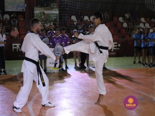 
<a style='margin-left: 5px;' class='btn btn-xs btn-social btn-facebook' href='https://www.facebook.com/sharer/sharer.php?u=https://boladovale.com.br/imgs/800-800-90/conteudo/fotos/1381/img4168.jpg' rel='popup' data-width='500' data-height='400'><i class='fa fa-facebook'></i>Compartilhar <span class='hidden-xs'>no Facebook</span>
</a> 
<a class='btn btn-default btn-xs' target='_blank' href='imgs/800-800-90/conteudo/fotos/1381/img4168.jpg'>
<span class='glyphicon glyphicon-cloud-download'></span> Salvar
</a> 
<span></span>