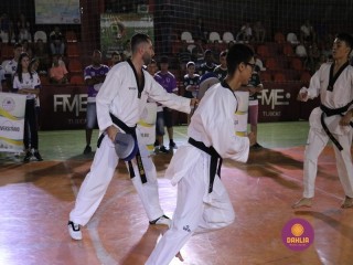 
<a style='margin-left: 5px;' class='btn btn-xs btn-social btn-facebook' href='https://www.facebook.com/sharer/sharer.php?u=https://boladovale.com.br/imgs/800-800-90/conteudo/fotos/1381/img4169.jpg' rel='popup' data-width='500' data-height='400'><i class='fa fa-facebook'></i>Compartilhar <span class='hidden-xs'>no Facebook</span>
</a> 
<a class='btn btn-default btn-xs' target='_blank' href='imgs/800-800-90/conteudo/fotos/1381/img4169.jpg'>
<span class='glyphicon glyphicon-cloud-download'></span> Salvar
</a> 
<span></span>