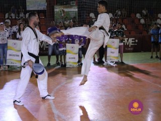 
<a style='margin-left: 5px;' class='btn btn-xs btn-social btn-facebook' href='https://www.facebook.com/sharer/sharer.php?u=https://boladovale.com.br/imgs/800-800-90/conteudo/fotos/1381/img4171.jpg' rel='popup' data-width='500' data-height='400'><i class='fa fa-facebook'></i>Compartilhar <span class='hidden-xs'>no Facebook</span>
</a> 
<a class='btn btn-default btn-xs' target='_blank' href='imgs/800-800-90/conteudo/fotos/1381/img4171.jpg'>
<span class='glyphicon glyphicon-cloud-download'></span> Salvar
</a> 
<span></span>