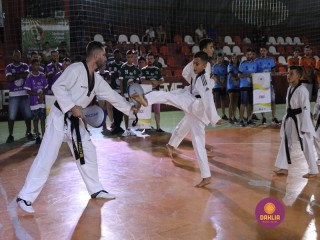 
<a style='margin-left: 5px;' class='btn btn-xs btn-social btn-facebook' href='https://www.facebook.com/sharer/sharer.php?u=https://boladovale.com.br/imgs/800-800-90/conteudo/fotos/1381/img4172.jpg' rel='popup' data-width='500' data-height='400'><i class='fa fa-facebook'></i>Compartilhar <span class='hidden-xs'>no Facebook</span>
</a> 
<a class='btn btn-default btn-xs' target='_blank' href='imgs/800-800-90/conteudo/fotos/1381/img4172.jpg'>
<span class='glyphicon glyphicon-cloud-download'></span> Salvar
</a> 
<span></span>