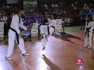 
<a style='margin-left: 5px;' class='btn btn-xs btn-social btn-facebook' href='https://www.facebook.com/sharer/sharer.php?u=https://boladovale.com.br/imgs/800-800-90/conteudo/fotos/1381/img4175.jpg' rel='popup' data-width='500' data-height='400'><i class='fa fa-facebook'></i>Compartilhar <span class='hidden-xs'>no Facebook</span>
</a> 
<a class='btn btn-default btn-xs' target='_blank' href='imgs/800-800-90/conteudo/fotos/1381/img4175.jpg'>
<span class='glyphicon glyphicon-cloud-download'></span> Salvar
</a> 
<span></span>