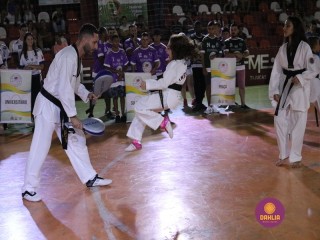 
<a style='margin-left: 5px;' class='btn btn-xs btn-social btn-facebook' href='https://www.facebook.com/sharer/sharer.php?u=https://boladovale.com.br/imgs/800-800-90/conteudo/fotos/1381/img4177.jpg' rel='popup' data-width='500' data-height='400'><i class='fa fa-facebook'></i>Compartilhar <span class='hidden-xs'>no Facebook</span>
</a> 
<a class='btn btn-default btn-xs' target='_blank' href='imgs/800-800-90/conteudo/fotos/1381/img4177.jpg'>
<span class='glyphicon glyphicon-cloud-download'></span> Salvar
</a> 
<span></span>