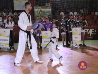 
<a style='margin-left: 5px;' class='btn btn-xs btn-social btn-facebook' href='https://www.facebook.com/sharer/sharer.php?u=https://boladovale.com.br/imgs/800-800-90/conteudo/fotos/1381/img4186.jpg' rel='popup' data-width='500' data-height='400'><i class='fa fa-facebook'></i>Compartilhar <span class='hidden-xs'>no Facebook</span>
</a> 
<a class='btn btn-default btn-xs' target='_blank' href='imgs/800-800-90/conteudo/fotos/1381/img4186.jpg'>
<span class='glyphicon glyphicon-cloud-download'></span> Salvar
</a> 
<span></span>