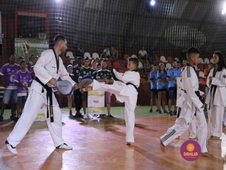 
<a style='margin-left: 5px;' class='btn btn-xs btn-social btn-facebook' href='https://www.facebook.com/sharer/sharer.php?u=https://boladovale.com.br/imgs/800-800-90/conteudo/fotos/1381/img4192.jpg' rel='popup' data-width='500' data-height='400'><i class='fa fa-facebook'></i>Compartilhar <span class='hidden-xs'>no Facebook</span>
</a> 
<a class='btn btn-default btn-xs' target='_blank' href='imgs/800-800-90/conteudo/fotos/1381/img4192.jpg'>
<span class='glyphicon glyphicon-cloud-download'></span> Salvar
</a> 
<span></span>