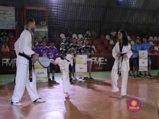 
<a style='margin-left: 5px;' class='btn btn-xs btn-social btn-facebook' href='https://www.facebook.com/sharer/sharer.php?u=https://boladovale.com.br/imgs/800-800-90/conteudo/fotos/1381/img4195.jpg' rel='popup' data-width='500' data-height='400'><i class='fa fa-facebook'></i>Compartilhar <span class='hidden-xs'>no Facebook</span>
</a> 
<a class='btn btn-default btn-xs' target='_blank' href='imgs/800-800-90/conteudo/fotos/1381/img4195.jpg'>
<span class='glyphicon glyphicon-cloud-download'></span> Salvar
</a> 
<span></span>