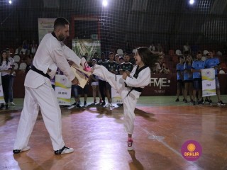 
<a style='margin-left: 5px;' class='btn btn-xs btn-social btn-facebook' href='https://www.facebook.com/sharer/sharer.php?u=https://boladovale.com.br/imgs/800-800-90/conteudo/fotos/1381/img4205.jpg' rel='popup' data-width='500' data-height='400'><i class='fa fa-facebook'></i>Compartilhar <span class='hidden-xs'>no Facebook</span>
</a> 
<a class='btn btn-default btn-xs' target='_blank' href='imgs/800-800-90/conteudo/fotos/1381/img4205.jpg'>
<span class='glyphicon glyphicon-cloud-download'></span> Salvar
</a> 
<span></span>