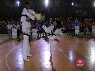 
<a style='margin-left: 5px;' class='btn btn-xs btn-social btn-facebook' href='https://www.facebook.com/sharer/sharer.php?u=https://boladovale.com.br/imgs/800-800-90/conteudo/fotos/1381/img4222.jpg' rel='popup' data-width='500' data-height='400'><i class='fa fa-facebook'></i>Compartilhar <span class='hidden-xs'>no Facebook</span>
</a> 
<a class='btn btn-default btn-xs' target='_blank' href='imgs/800-800-90/conteudo/fotos/1381/img4222.jpg'>
<span class='glyphicon glyphicon-cloud-download'></span> Salvar
</a> 
<span></span>