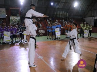 
<a style='margin-left: 5px;' class='btn btn-xs btn-social btn-facebook' href='https://www.facebook.com/sharer/sharer.php?u=https://boladovale.com.br/imgs/800-800-90/conteudo/fotos/1381/img4227.jpg' rel='popup' data-width='500' data-height='400'><i class='fa fa-facebook'></i>Compartilhar <span class='hidden-xs'>no Facebook</span>
</a> 
<a class='btn btn-default btn-xs' target='_blank' href='imgs/800-800-90/conteudo/fotos/1381/img4227.jpg'>
<span class='glyphicon glyphicon-cloud-download'></span> Salvar
</a> 
<span></span>