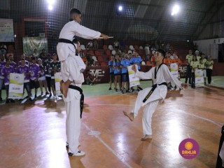 
<a style='margin-left: 5px;' class='btn btn-xs btn-social btn-facebook' href='https://www.facebook.com/sharer/sharer.php?u=https://boladovale.com.br/imgs/800-800-90/conteudo/fotos/1381/img4228.jpg' rel='popup' data-width='500' data-height='400'><i class='fa fa-facebook'></i>Compartilhar <span class='hidden-xs'>no Facebook</span>
</a> 
<a class='btn btn-default btn-xs' target='_blank' href='imgs/800-800-90/conteudo/fotos/1381/img4228.jpg'>
<span class='glyphicon glyphicon-cloud-download'></span> Salvar
</a> 
<span></span>