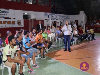 
<a style='margin-left: 5px;' class='btn btn-xs btn-social btn-facebook' href='https://www.facebook.com/sharer/sharer.php?u=https://boladovale.com.br/imgs/800-800-90/conteudo/fotos/1381/img4248.jpg' rel='popup' data-width='500' data-height='400'><i class='fa fa-facebook'></i>Compartilhar <span class='hidden-xs'>no Facebook</span>
</a> 
<a class='btn btn-default btn-xs' target='_blank' href='imgs/800-800-90/conteudo/fotos/1381/img4248.jpg'>
<span class='glyphicon glyphicon-cloud-download'></span> Salvar
</a> 
<span></span>