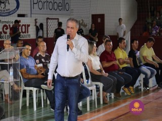 
<a style='margin-left: 5px;' class='btn btn-xs btn-social btn-facebook' href='https://www.facebook.com/sharer/sharer.php?u=https://boladovale.com.br/imgs/800-800-90/conteudo/fotos/1381/img4249.jpg' rel='popup' data-width='500' data-height='400'><i class='fa fa-facebook'></i>Compartilhar <span class='hidden-xs'>no Facebook</span>
</a> 
<a class='btn btn-default btn-xs' target='_blank' href='imgs/800-800-90/conteudo/fotos/1381/img4249.jpg'>
<span class='glyphicon glyphicon-cloud-download'></span> Salvar
</a> 
<span></span>