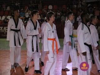 
<a style='margin-left: 5px;' class='btn btn-xs btn-social btn-facebook' href='https://www.facebook.com/sharer/sharer.php?u=https://boladovale.com.br/imgs/800-800-90/conteudo/fotos/1381/img4292.jpg' rel='popup' data-width='500' data-height='400'><i class='fa fa-facebook'></i>Compartilhar <span class='hidden-xs'>no Facebook</span>
</a> 
<a class='btn btn-default btn-xs' target='_blank' href='imgs/800-800-90/conteudo/fotos/1381/img4292.jpg'>
<span class='glyphicon glyphicon-cloud-download'></span> Salvar
</a> 
<span></span>