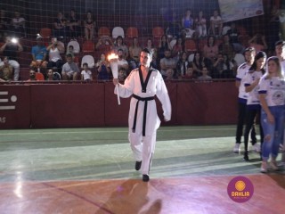 
<a style='margin-left: 5px;' class='btn btn-xs btn-social btn-facebook' href='https://www.facebook.com/sharer/sharer.php?u=https://boladovale.com.br/imgs/800-800-90/conteudo/fotos/1381/img4303.jpg' rel='popup' data-width='500' data-height='400'><i class='fa fa-facebook'></i>Compartilhar <span class='hidden-xs'>no Facebook</span>
</a> 
<a class='btn btn-default btn-xs' target='_blank' href='imgs/800-800-90/conteudo/fotos/1381/img4303.jpg'>
<span class='glyphicon glyphicon-cloud-download'></span> Salvar
</a> 
<span></span>