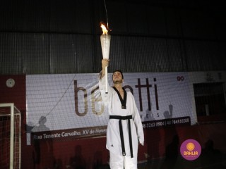 
<a style='margin-left: 5px;' class='btn btn-xs btn-social btn-facebook' href='https://www.facebook.com/sharer/sharer.php?u=https://boladovale.com.br/imgs/800-800-90/conteudo/fotos/1381/img4345.jpg' rel='popup' data-width='500' data-height='400'><i class='fa fa-facebook'></i>Compartilhar <span class='hidden-xs'>no Facebook</span>
</a> 
<a class='btn btn-default btn-xs' target='_blank' href='imgs/800-800-90/conteudo/fotos/1381/img4345.jpg'>
<span class='glyphicon glyphicon-cloud-download'></span> Salvar
</a> 
<span></span>