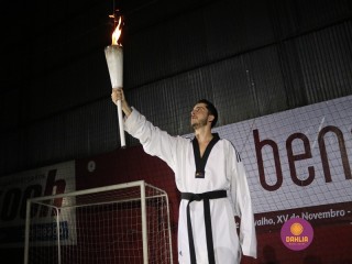 
<a style='margin-left: 5px;' class='btn btn-xs btn-social btn-facebook' href='https://www.facebook.com/sharer/sharer.php?u=https://boladovale.com.br/imgs/800-800-90/conteudo/fotos/1381/img4352.jpg' rel='popup' data-width='500' data-height='400'><i class='fa fa-facebook'></i>Compartilhar <span class='hidden-xs'>no Facebook</span>
</a> 
<a class='btn btn-default btn-xs' target='_blank' href='imgs/800-800-90/conteudo/fotos/1381/img4352.jpg'>
<span class='glyphicon glyphicon-cloud-download'></span> Salvar
</a> 
<span></span>