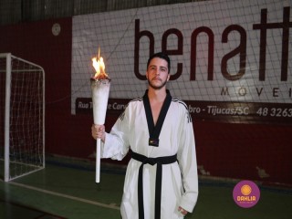 
<a style='margin-left: 5px;' class='btn btn-xs btn-social btn-facebook' href='https://www.facebook.com/sharer/sharer.php?u=https://boladovale.com.br/imgs/800-800-90/conteudo/fotos/1381/img4408.jpg' rel='popup' data-width='500' data-height='400'><i class='fa fa-facebook'></i>Compartilhar <span class='hidden-xs'>no Facebook</span>
</a> 
<a class='btn btn-default btn-xs' target='_blank' href='imgs/800-800-90/conteudo/fotos/1381/img4408.jpg'>
<span class='glyphicon glyphicon-cloud-download'></span> Salvar
</a> 
<span></span>