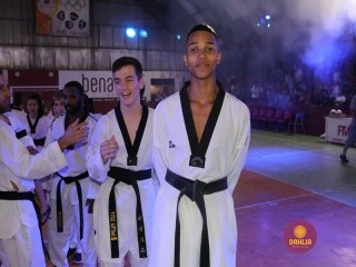 
<a style='margin-left: 5px;' class='btn btn-xs btn-social btn-facebook' href='https://www.facebook.com/sharer/sharer.php?u=https://boladovale.com.br/imgs/800-800-90/conteudo/fotos/1381/img4418.jpg' rel='popup' data-width='500' data-height='400'><i class='fa fa-facebook'></i>Compartilhar <span class='hidden-xs'>no Facebook</span>
</a> 
<a class='btn btn-default btn-xs' target='_blank' href='imgs/800-800-90/conteudo/fotos/1381/img4418.jpg'>
<span class='glyphicon glyphicon-cloud-download'></span> Salvar
</a> 
<span></span>