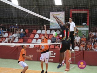 
<a style='margin-left: 5px;' class='btn btn-xs btn-social btn-facebook' href='https://www.facebook.com/sharer/sharer.php?u=https://boladovale.com.br/imgs/800-800-90/conteudo/fotos/1395/img5386.jpg' rel='popup' data-width='500' data-height='400'><i class='fa fa-facebook'></i>Compartilhar <span class='hidden-xs'>no Facebook</span>
</a> 
<a class='btn btn-default btn-xs' target='_blank' href='imgs/800-800-90/conteudo/fotos/1395/img5386.jpg'>
<span class='glyphicon glyphicon-cloud-download'></span> Salvar
</a> 
<span></span>