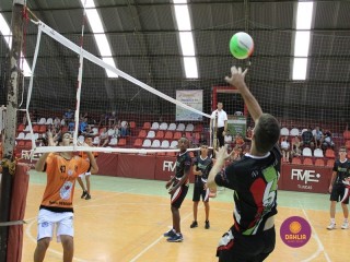 
<a style='margin-left: 5px;' class='btn btn-xs btn-social btn-facebook' href='https://www.facebook.com/sharer/sharer.php?u=https://boladovale.com.br/imgs/800-800-90/conteudo/fotos/1395/img5403.jpg' rel='popup' data-width='500' data-height='400'><i class='fa fa-facebook'></i>Compartilhar <span class='hidden-xs'>no Facebook</span>
</a> 
<a class='btn btn-default btn-xs' target='_blank' href='imgs/800-800-90/conteudo/fotos/1395/img5403.jpg'>
<span class='glyphicon glyphicon-cloud-download'></span> Salvar
</a> 
<span></span>