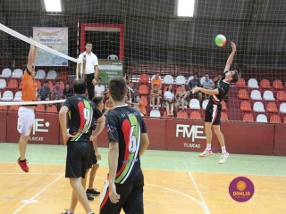 
<a style='margin-left: 5px;' class='btn btn-xs btn-social btn-facebook' href='https://www.facebook.com/sharer/sharer.php?u=https://boladovale.com.br/imgs/800-800-90/conteudo/fotos/1395/img5404.jpg' rel='popup' data-width='500' data-height='400'><i class='fa fa-facebook'></i>Compartilhar <span class='hidden-xs'>no Facebook</span>
</a> 
<a class='btn btn-default btn-xs' target='_blank' href='imgs/800-800-90/conteudo/fotos/1395/img5404.jpg'>
<span class='glyphicon glyphicon-cloud-download'></span> Salvar
</a> 
<span></span>