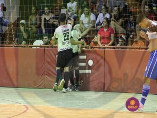 
<a style='margin-left: 5px;' class='btn btn-xs btn-social btn-facebook' href='https://www.facebook.com/sharer/sharer.php?u=https://boladovale.com.br/imgs/800-800-90/conteudo/fotos/1408/img2173.jpg' rel='popup' data-width='500' data-height='400'><i class='fa fa-facebook'></i>Compartilhar <span class='hidden-xs'>no Facebook</span>
</a> 
<a class='btn btn-default btn-xs' target='_blank' href='imgs/800-800-90/conteudo/fotos/1408/img2173.jpg'>
<span class='glyphicon glyphicon-cloud-download'></span> Salvar
</a> 
<span></span>