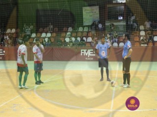 
<a style='margin-left: 5px;' class='btn btn-xs btn-social btn-facebook' href='https://www.facebook.com/sharer/sharer.php?u=https://boladovale.com.br/imgs/800-800-90/conteudo/fotos/1408/img2212.jpg' rel='popup' data-width='500' data-height='400'><i class='fa fa-facebook'></i>Compartilhar <span class='hidden-xs'>no Facebook</span>
</a> 
<a class='btn btn-default btn-xs' target='_blank' href='imgs/800-800-90/conteudo/fotos/1408/img2212.jpg'>
<span class='glyphicon glyphicon-cloud-download'></span> Salvar
</a> 
<span></span>