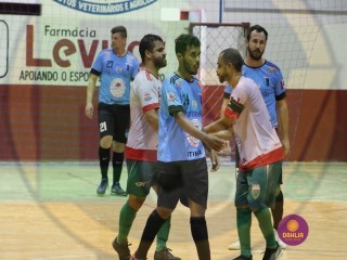 
<a style='margin-left: 5px;' class='btn btn-xs btn-social btn-facebook' href='https://www.facebook.com/sharer/sharer.php?u=https://boladovale.com.br/imgs/800-800-90/conteudo/fotos/1408/img2264.jpg' rel='popup' data-width='500' data-height='400'><i class='fa fa-facebook'></i>Compartilhar <span class='hidden-xs'>no Facebook</span>
</a> 
<a class='btn btn-default btn-xs' target='_blank' href='imgs/800-800-90/conteudo/fotos/1408/img2264.jpg'>
<span class='glyphicon glyphicon-cloud-download'></span> Salvar
</a> 
<span></span>