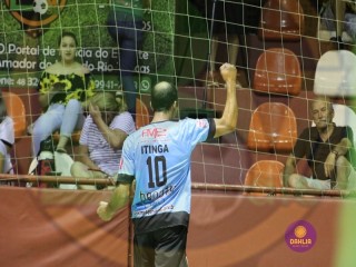 
<a style='margin-left: 5px;' class='btn btn-xs btn-social btn-facebook' href='https://www.facebook.com/sharer/sharer.php?u=https://boladovale.com.br/imgs/800-800-90/conteudo/fotos/1408/img2281.jpg' rel='popup' data-width='500' data-height='400'><i class='fa fa-facebook'></i>Compartilhar <span class='hidden-xs'>no Facebook</span>
</a> 
<a class='btn btn-default btn-xs' target='_blank' href='imgs/800-800-90/conteudo/fotos/1408/img2281.jpg'>
<span class='glyphicon glyphicon-cloud-download'></span> Salvar
</a> 
<span></span>