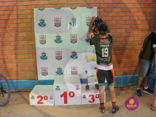 
<a style='margin-left: 5px;' class='btn btn-xs btn-social btn-facebook' href='https://www.facebook.com/sharer/sharer.php?u=https://boladovale.com.br/imgs/800-800-90/conteudo/fotos/1418/img3510.jpg' rel='popup' data-width='500' data-height='400'><i class='fa fa-facebook'></i>Compartilhar <span class='hidden-xs'>no Facebook</span>
</a> 
<a class='btn btn-default btn-xs' target='_blank' href='imgs/800-800-90/conteudo/fotos/1418/img3510.jpg'>
<span class='glyphicon glyphicon-cloud-download'></span> Salvar
</a> 
<span></span>