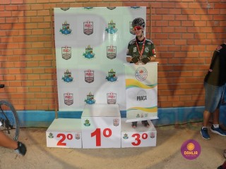 
<a style='margin-left: 5px;' class='btn btn-xs btn-social btn-facebook' href='https://www.facebook.com/sharer/sharer.php?u=https://boladovale.com.br/imgs/800-800-90/conteudo/fotos/1418/img3511.jpg' rel='popup' data-width='500' data-height='400'><i class='fa fa-facebook'></i>Compartilhar <span class='hidden-xs'>no Facebook</span>
</a> 
<a class='btn btn-default btn-xs' target='_blank' href='imgs/800-800-90/conteudo/fotos/1418/img3511.jpg'>
<span class='glyphicon glyphicon-cloud-download'></span> Salvar
</a> 
<span></span>