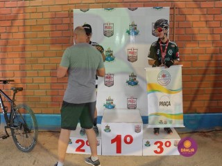 
<a style='margin-left: 5px;' class='btn btn-xs btn-social btn-facebook' href='https://www.facebook.com/sharer/sharer.php?u=https://boladovale.com.br/imgs/800-800-90/conteudo/fotos/1418/img3512.jpg' rel='popup' data-width='500' data-height='400'><i class='fa fa-facebook'></i>Compartilhar <span class='hidden-xs'>no Facebook</span>
</a> 
<a class='btn btn-default btn-xs' target='_blank' href='imgs/800-800-90/conteudo/fotos/1418/img3512.jpg'>
<span class='glyphicon glyphicon-cloud-download'></span> Salvar
</a> 
<span></span>