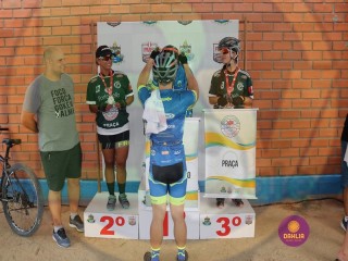 
<a style='margin-left: 5px;' class='btn btn-xs btn-social btn-facebook' href='https://www.facebook.com/sharer/sharer.php?u=https://boladovale.com.br/imgs/800-800-90/conteudo/fotos/1418/img3513.jpg' rel='popup' data-width='500' data-height='400'><i class='fa fa-facebook'></i>Compartilhar <span class='hidden-xs'>no Facebook</span>
</a> 
<a class='btn btn-default btn-xs' target='_blank' href='imgs/800-800-90/conteudo/fotos/1418/img3513.jpg'>
<span class='glyphicon glyphicon-cloud-download'></span> Salvar
</a> 
<span></span>