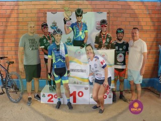 
<a style='margin-left: 5px;' class='btn btn-xs btn-social btn-facebook' href='https://www.facebook.com/sharer/sharer.php?u=https://boladovale.com.br/imgs/800-800-90/conteudo/fotos/1418/img3516.jpg' rel='popup' data-width='500' data-height='400'><i class='fa fa-facebook'></i>Compartilhar <span class='hidden-xs'>no Facebook</span>
</a> 
<a class='btn btn-default btn-xs' target='_blank' href='imgs/800-800-90/conteudo/fotos/1418/img3516.jpg'>
<span class='glyphicon glyphicon-cloud-download'></span> Salvar
</a> 
<span></span>