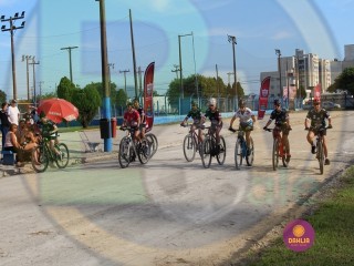 
<a style='margin-left: 5px;' class='btn btn-xs btn-social btn-facebook' href='https://www.facebook.com/sharer/sharer.php?u=https://boladovale.com.br/imgs/800-800-90/conteudo/fotos/1418/img6179.jpg' rel='popup' data-width='500' data-height='400'><i class='fa fa-facebook'></i>Compartilhar <span class='hidden-xs'>no Facebook</span>
</a> 
<a class='btn btn-default btn-xs' target='_blank' href='imgs/800-800-90/conteudo/fotos/1418/img6179.jpg'>
<span class='glyphicon glyphicon-cloud-download'></span> Salvar
</a> 
<span></span>
