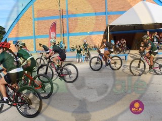 
<a style='margin-left: 5px;' class='btn btn-xs btn-social btn-facebook' href='https://www.facebook.com/sharer/sharer.php?u=https://boladovale.com.br/imgs/800-800-90/conteudo/fotos/1418/img6187.jpg' rel='popup' data-width='500' data-height='400'><i class='fa fa-facebook'></i>Compartilhar <span class='hidden-xs'>no Facebook</span>
</a> 
<a class='btn btn-default btn-xs' target='_blank' href='imgs/800-800-90/conteudo/fotos/1418/img6187.jpg'>
<span class='glyphicon glyphicon-cloud-download'></span> Salvar
</a> 
<span></span>