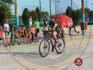
<a style='margin-left: 5px;' class='btn btn-xs btn-social btn-facebook' href='https://www.facebook.com/sharer/sharer.php?u=https://boladovale.com.br/imgs/800-800-90/conteudo/fotos/1418/img6207.jpg' rel='popup' data-width='500' data-height='400'><i class='fa fa-facebook'></i>Compartilhar <span class='hidden-xs'>no Facebook</span>
</a> 
<a class='btn btn-default btn-xs' target='_blank' href='imgs/800-800-90/conteudo/fotos/1418/img6207.jpg'>
<span class='glyphicon glyphicon-cloud-download'></span> Salvar
</a> 
<span></span>